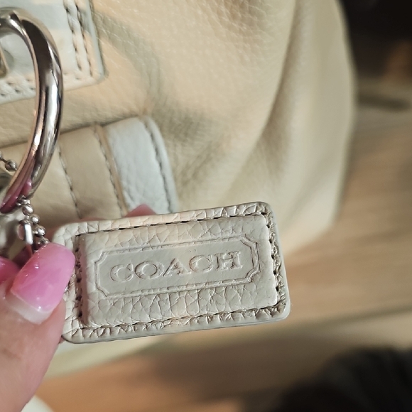 Coach Beige Leather Shoulder Bag 2012 Like New - Picture 2 of 5